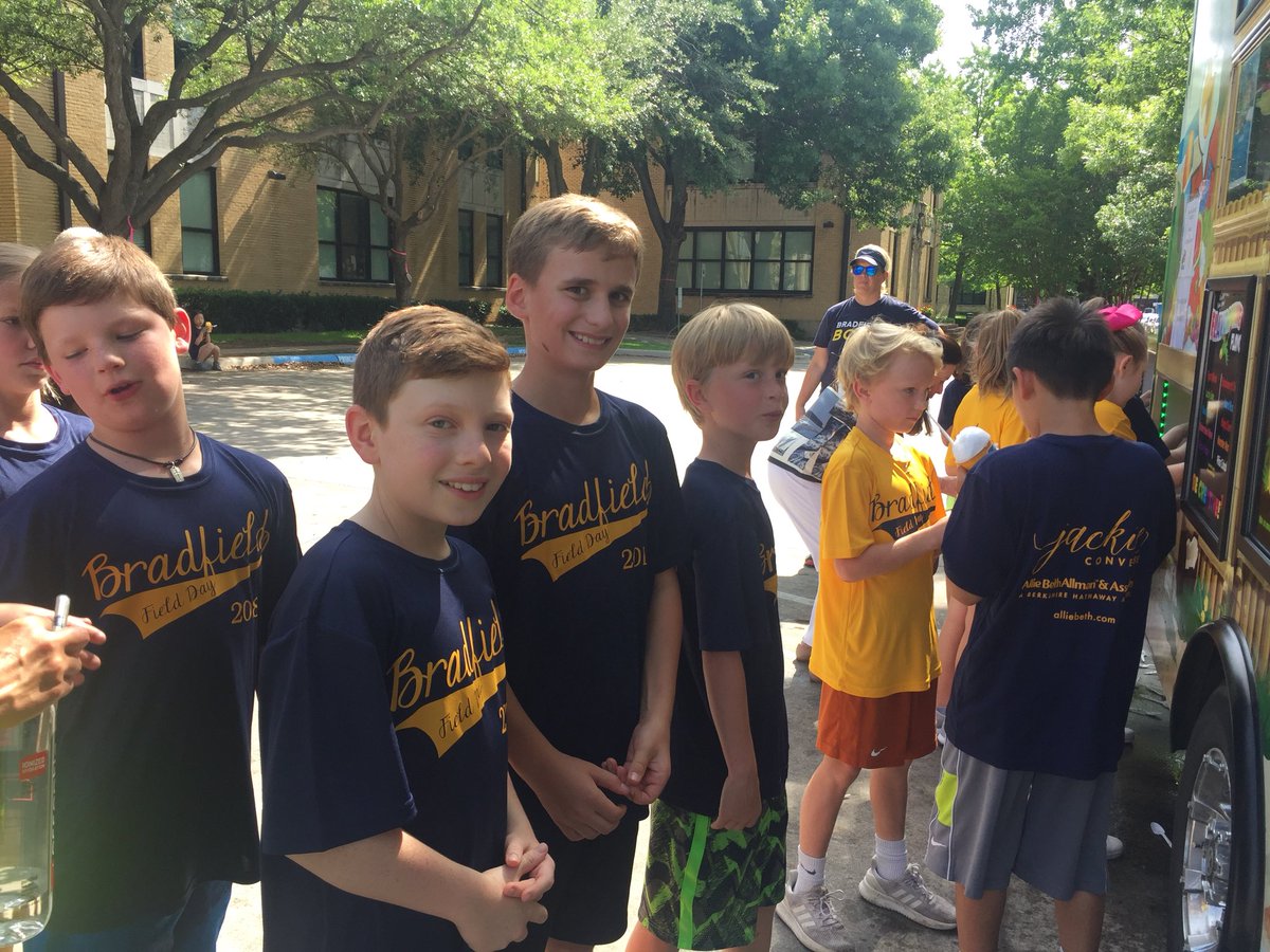 laviolk's tweet photo. @BradfieldBold #lavioletteleaders #tug-o-warchampions #totallytookfieldday2018 https://t.co/HrqqVYiljo