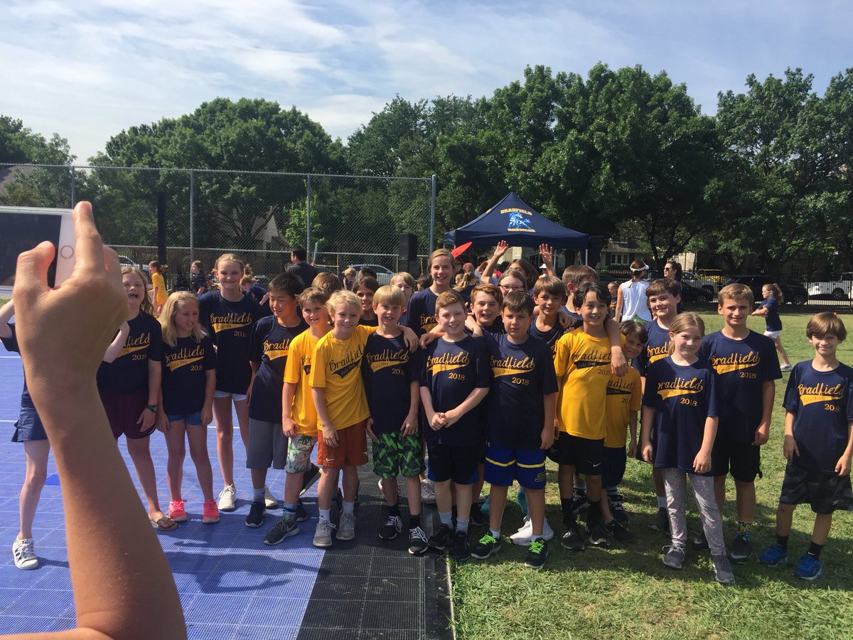 laviolk's tweet photo. @BradfieldBold #lavioletteleaders #tug-o-warchampions #totallytookfieldday2018 https://t.co/HrqqVYiljo