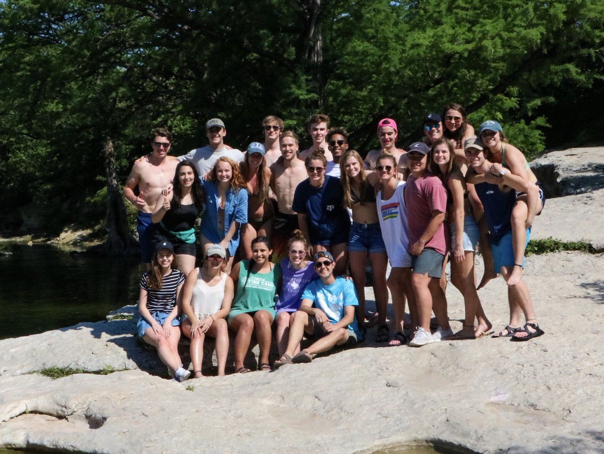marielyrebollar's tweet photo. HEY #TAMU22 SIGN UP FOR SESSION E AND MEET THE COOLEST PPL EVER 💦🐬🦋💙 @FishCampTAMU https://t.co/G3YpLtLPNX