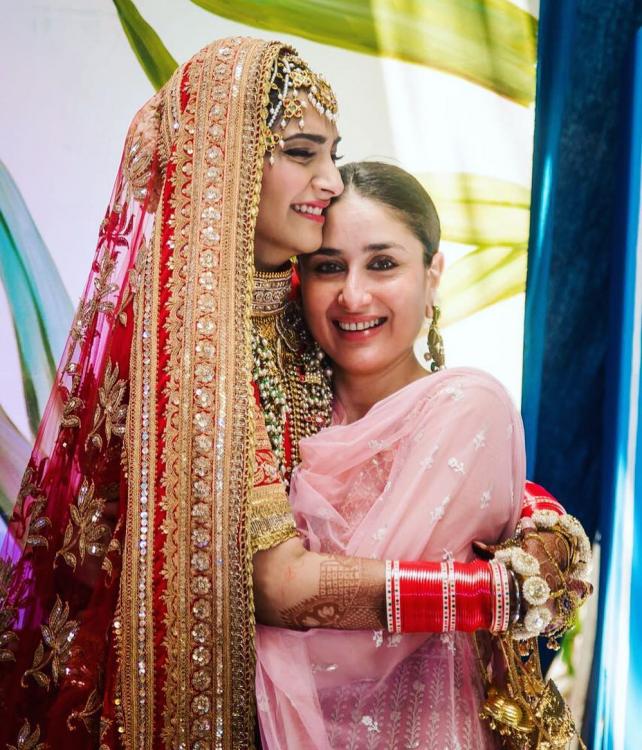 Aww! Here's a precious moment between Kareena and Sonam from the wedding! #everydayphenomenal