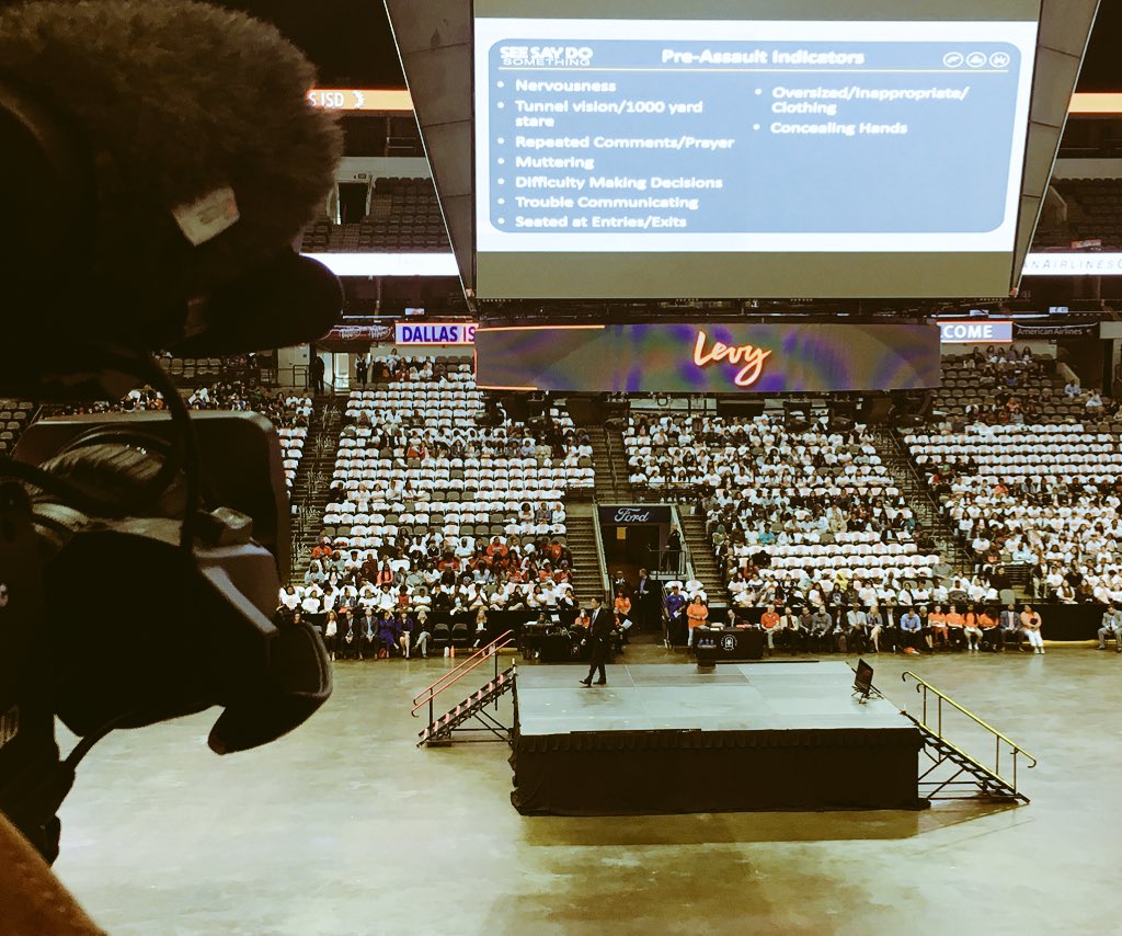 Maria_NBC5's tweet photo. Indicators/what to look for before a potential school shooting: oversized clothing.
#SeeSayDoSomething at @AACenter for thousands of students. Training with the hopes of preventing a tragedy.
This was already planned before #SantaFeShooting https://t.co/kL0wVNOPiv