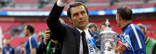 saviglius's tweet photo. dopo @juventusfcen @nazionaleitaliana @ChelseaFC guiderà il paese lo slogan della prossima #squadra di #governo #primaicalciatoriitaliani #premier con esperienza #internazionale #forza #Conte #maratonamentana https://t.co/B5VT6bIAfc