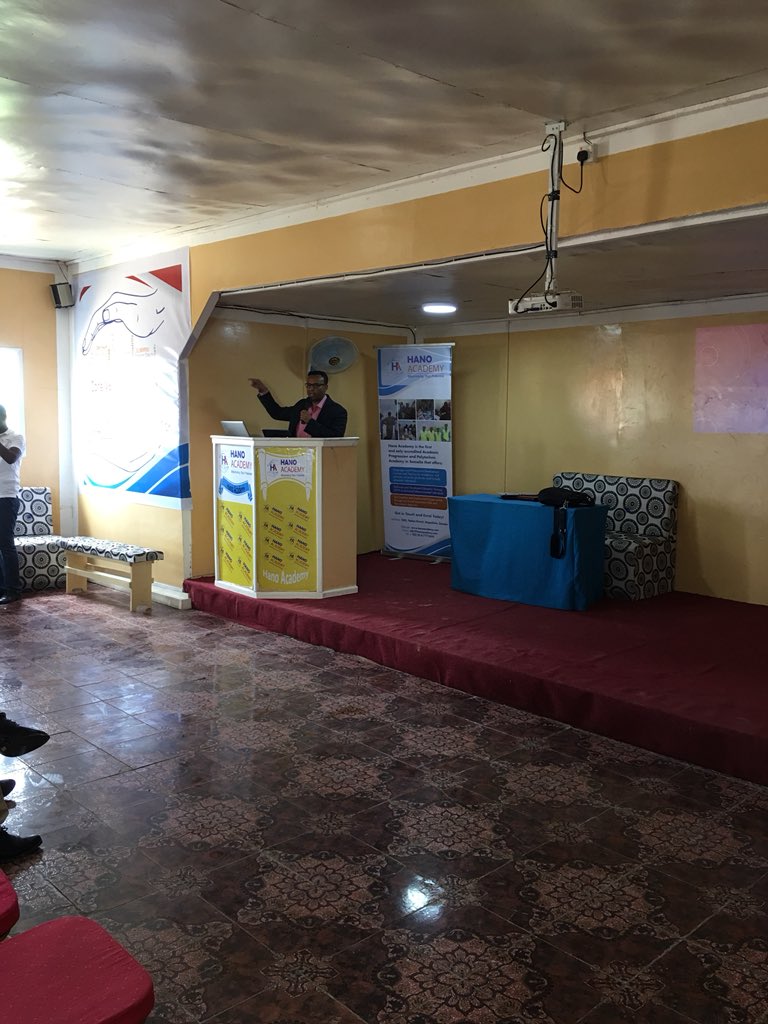 HanoAcademy's tweet image. Over 70 IT students @HanoAcademy received today skill training seminar on Computer Coding & App Development at our main campus by Engineer Jibril Afyare (Somali-American) who has 18 years IBM Software Engineer background. #TVET #computercoding #appdevelopment #knowhow #Skills