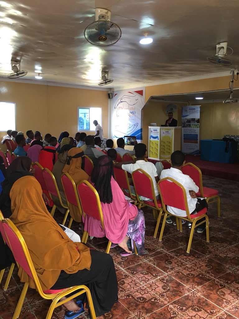 HanoAcademy's tweet image. Over 70 IT students @HanoAcademy received today skill training seminar on Computer Coding & App Development at our main campus by Engineer Jibril Afyare (Somali-American) who has 18 years IBM Software Engineer background. #TVET #computercoding #appdevelopment #knowhow #Skills