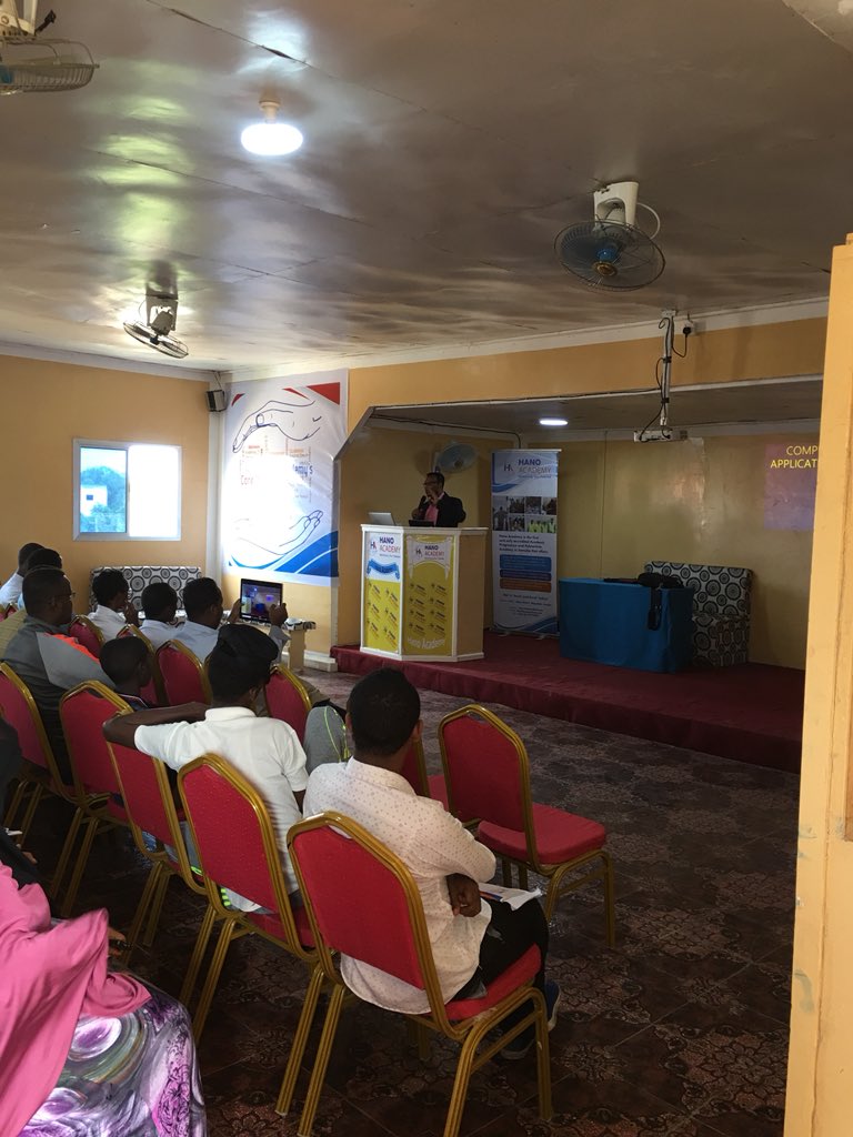HanoAcademy's tweet image. Over 70 IT students @HanoAcademy received today skill training seminar on Computer Coding & App Development at our main campus by Engineer Jibril Afyare (Somali-American) who has 18 years IBM Software Engineer background. #TVET #computercoding #appdevelopment #knowhow #Skills