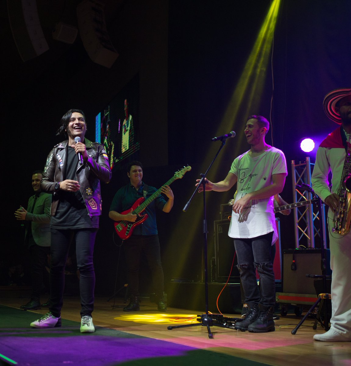 PESCAO_VIVO's tweet photo. #Enroca es la jugada maestra para hacer de Cristo tu Torre y tu Rey!!!
Tienen que escuchar el proyecto musical @enrocaworship que está genial y en el cual nuestro vocalista es uno de los invitados especiales!!! https://t.co/iMAFKPGXy8