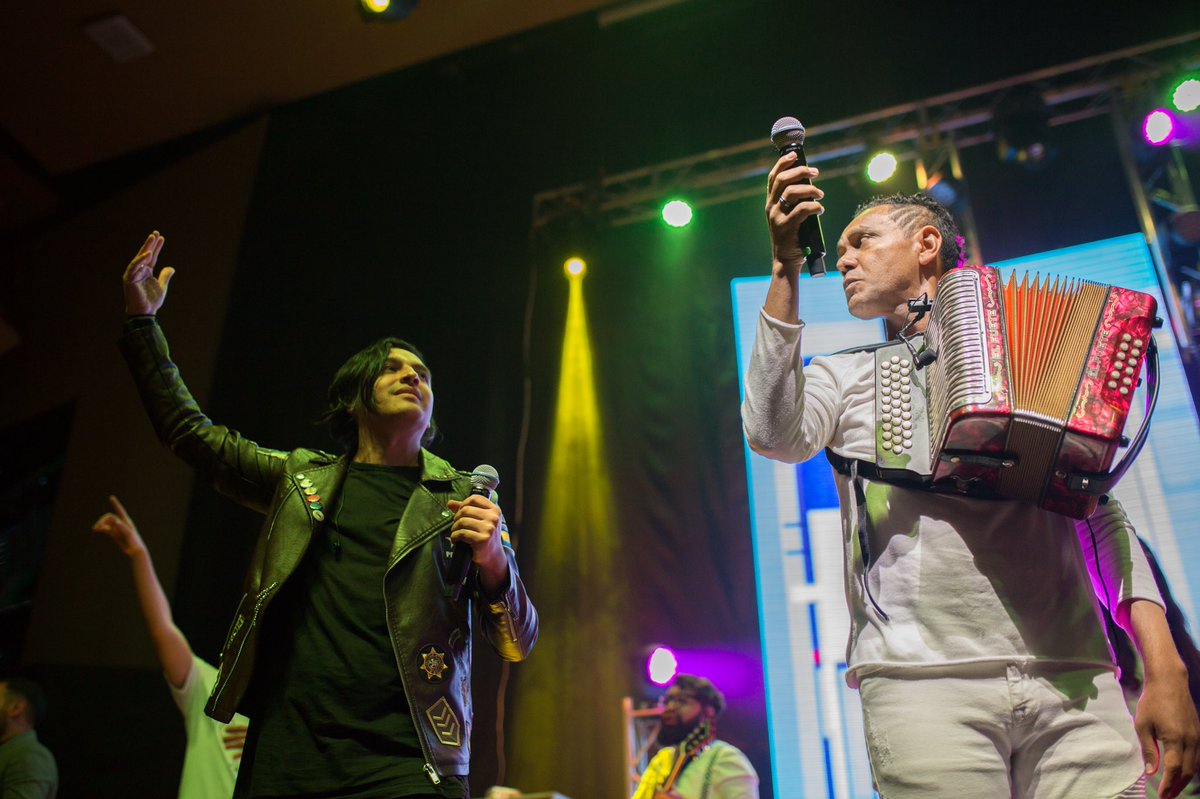 PESCAO_VIVO's tweet photo. #Enroca es la jugada maestra para hacer de Cristo tu Torre y tu Rey!!!
Tienen que escuchar el proyecto musical @enrocaworship que está genial y en el cual nuestro vocalista es uno de los invitados especiales!!! https://t.co/iMAFKPGXy8