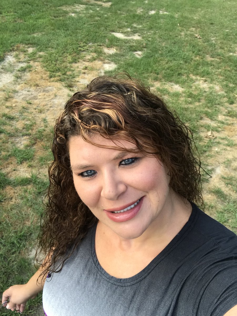 msgirl1981's tweet photo. #smilingontheoutside #cryingintheinside https://t.co/MEUr5VfSpp