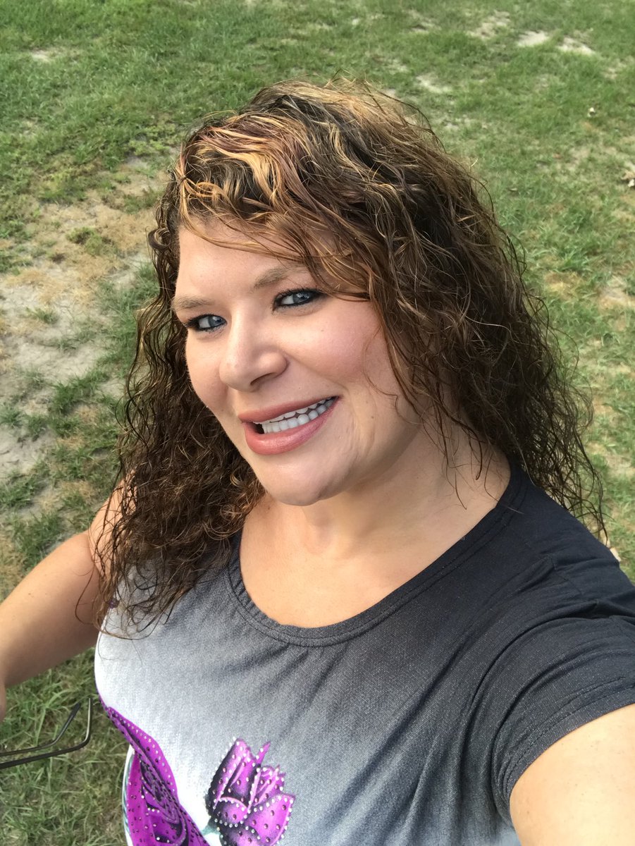 msgirl1981's tweet photo. #smilingontheoutside #cryingintheinside https://t.co/MEUr5VfSpp