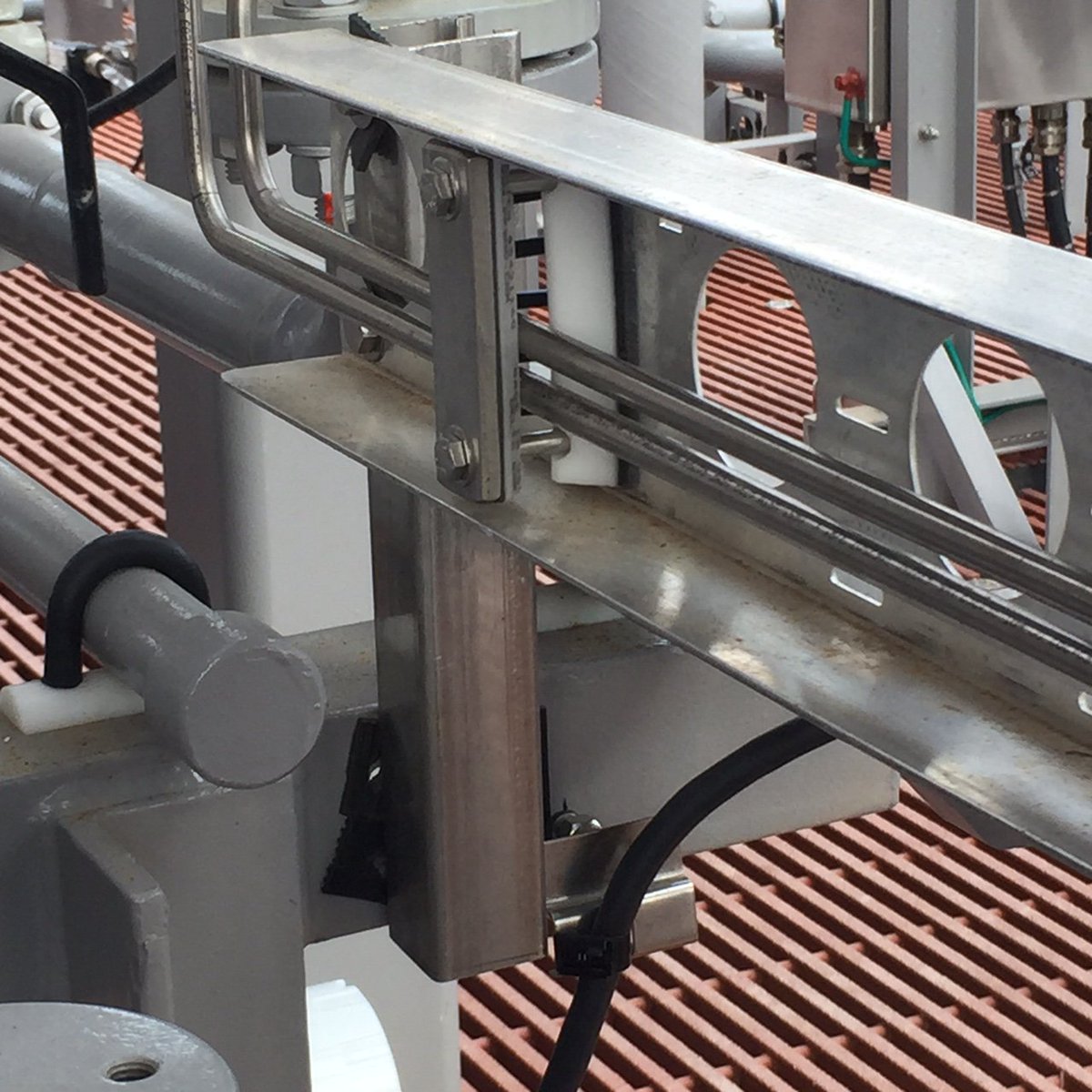 PFSNO_Studman's tweet photo. PFS has proudly breached the 100,000 mark for T-SEP Assemblies in service. That's a lot of tubes being separated, elevated, aligned and fastened. #oilandgas #crevicecorrosion #tubeseparation #pneumatics #instrumentation https://t.co/80DHQZUion https://t.co/lCXHwq5UyE