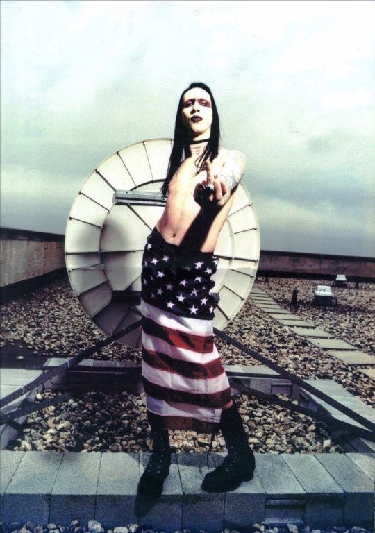 AnaSharmouta's tweet photo. Marilyn Manson – An American Legend https://t.co/ngCVzk2UpQ
