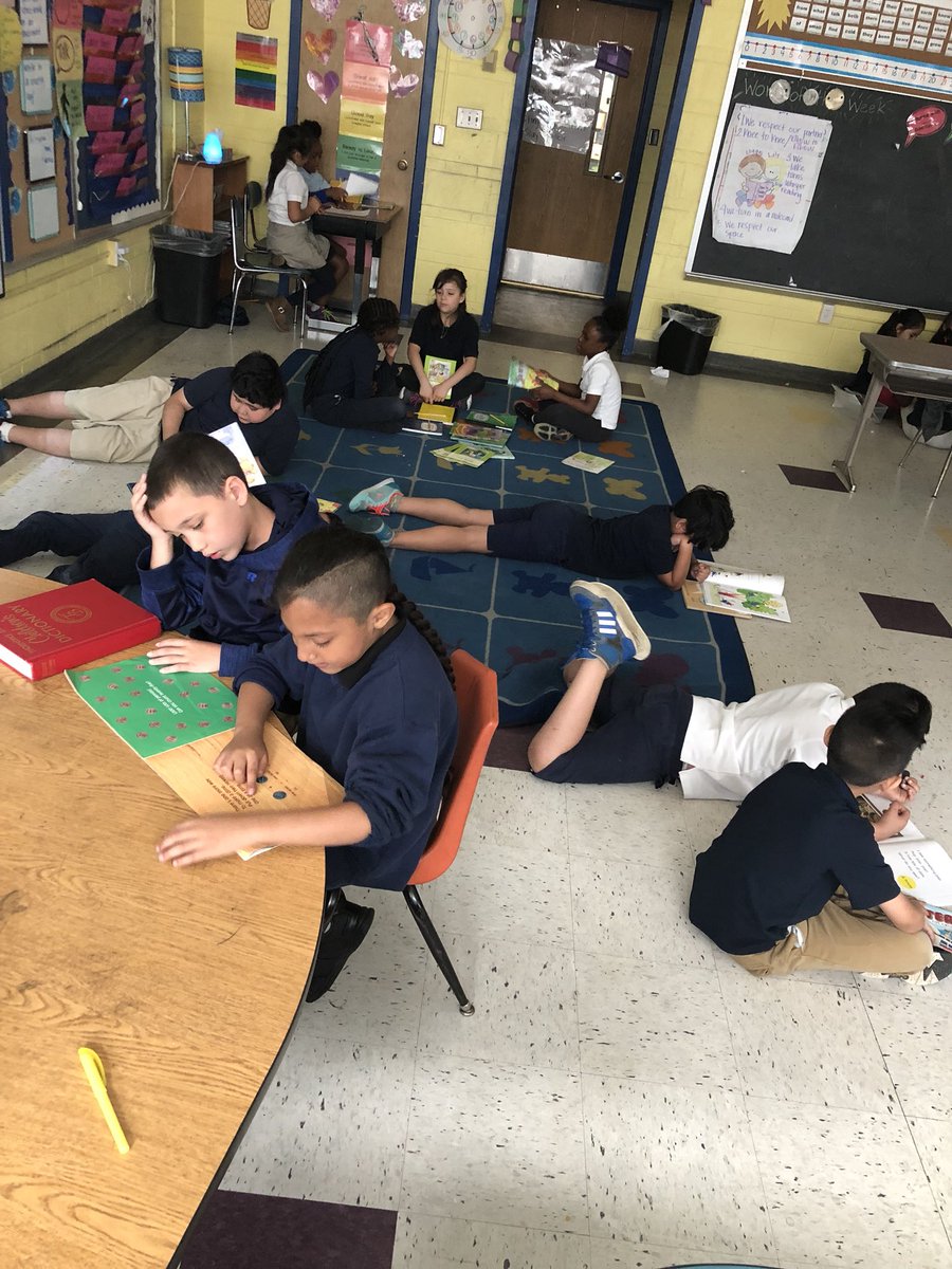 TeamRuklick's tweet photo. Look at these super second grade readers!! #buddyreading https://t.co/hyYdVXp5PL