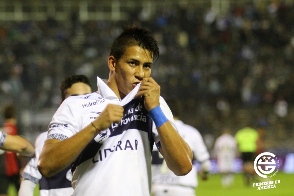 gimnasiaoficial's tweet photo. 🐺🇦🇷⚽️ Maxi Meza defenderá la camiseta celeste y blanca en Rusia, y se convierte así, en el 3er jugador Tripero que participa de un Mundial. 

¡No hay palabras para describir este momento de felicidad! 💙

#PibeLobo
#OrgulloTripero 
#VamosLosPibes
#DaleLobo https://t.co/L3Ng88Lzr6