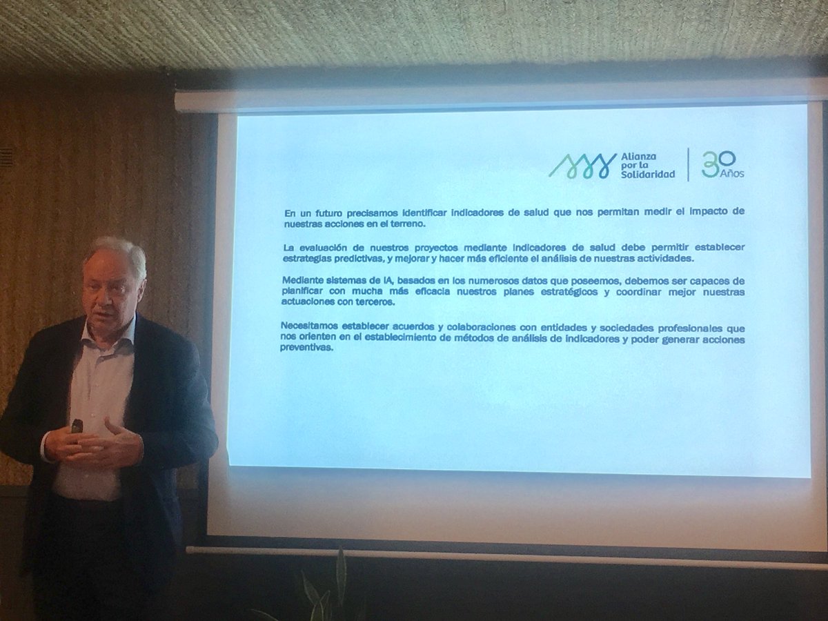 rosasiles's tweet photo. Los indicadores y los datos son clave para medir el impacto en #cooperacion hoy necesitamos más que nunca ser predictivos y eficientes @santiagodetorr1 en @ASaludDigital #eventosASD #SaludDigital @AxSolidaridad https://t.co/n3vBJMcUxL