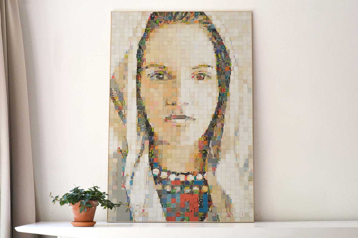 ..maakte twee nieuwe mozaïeken voor de opening van het zomerseizoen bij Galerie <a href="/Waarkunst/">Waarkunst</a>,  zondag 27 mei a.s. van 15-17 uur. Portretten 120x80cm, geduldig  werk, per portret 1536 tegeltjes van 2,5cm uit gerecyclede  kinderboekenkaften. #ookinopdracht volkendevlas.nl/ontwerpen/moza…