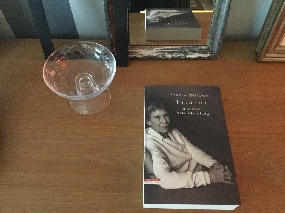 iltetostato's tweet photo. Per #BlogNotesMaggio ho scritto poche parole su #LaCorsara @NeriPozza, perché Natalia Ginzburg per me è un punto cardinale e @petrignanis ha scritto un libro che racconta una scrittrice e un Paese intero e lo consiglio a tutti: https://t.co/AtRiFKiuY9 https://t.co/2u3G3tPMUH