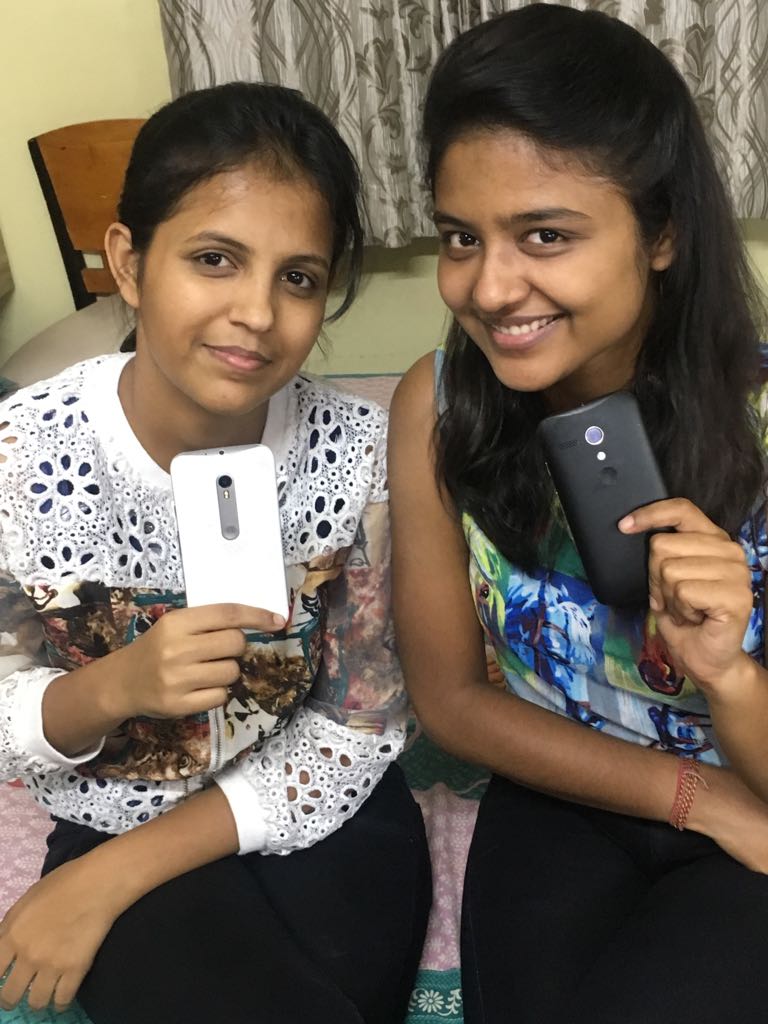 Roshini_Gupta's tweet photo. My first phone. My sisters first phone. Love for @motorolaindia #MyMotoG #MotoG #HerMotoG #MotoG3 #OurMotoG The 'M' on my phones back might fade, but the love for #MyMotoG will always remain. https://t.co/9xxbppdcMf
