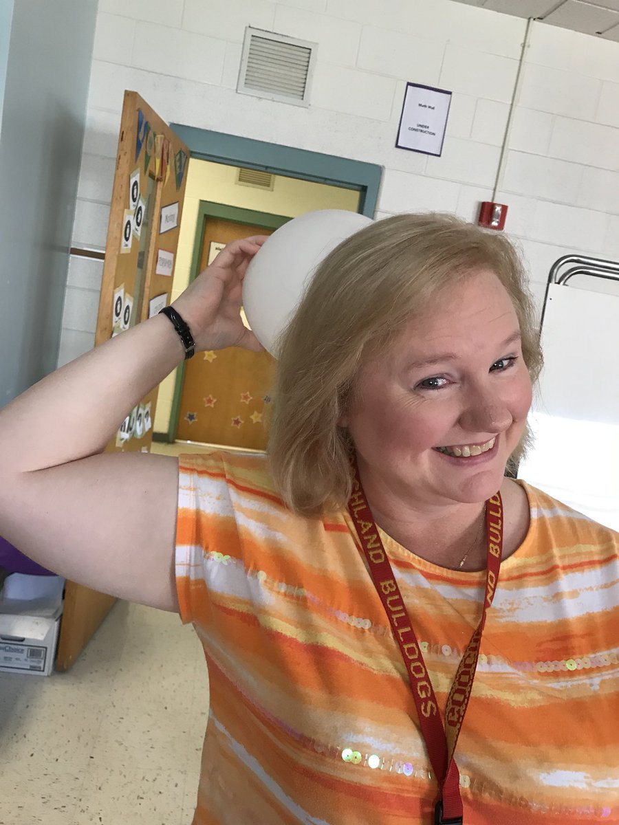 Ferguson_RES's tweet photo. Fun day of learning ALERT: Extra special when your middle school cheerleading teammate is your #GoYoungScientists instructor! Loved the lesson on electricity! #seriescircuits #parallelcircuits #staticelectricity #lightning @RES_Roadrunners @StaylorSuzanne https://t.co/jsdKtE3BMZ