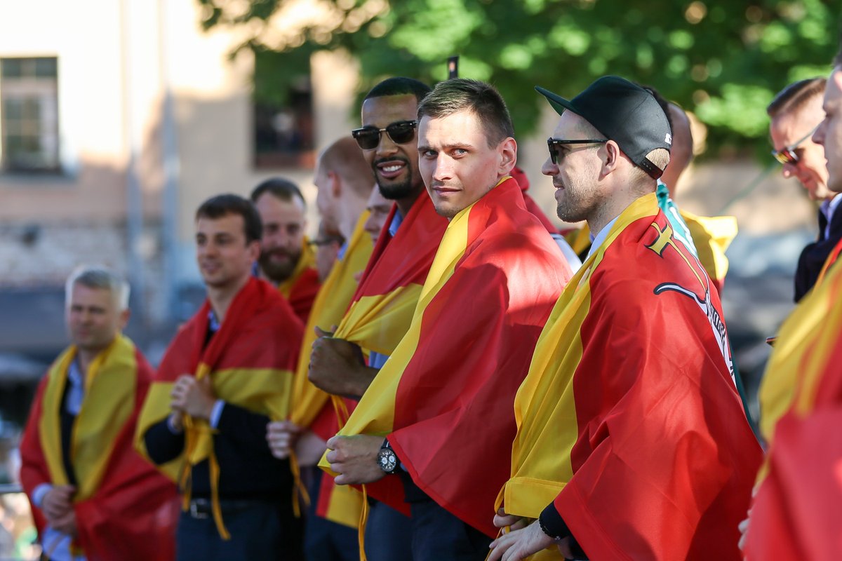 What a welcome in #Kaunas! Thousands of #Zalgiris fans met the team, which just came back from the <a href="/EuroLeague/">EuroLeague</a> #FinalFour. Thank you again for the amazing support!!! 💚🇱🇹👏
