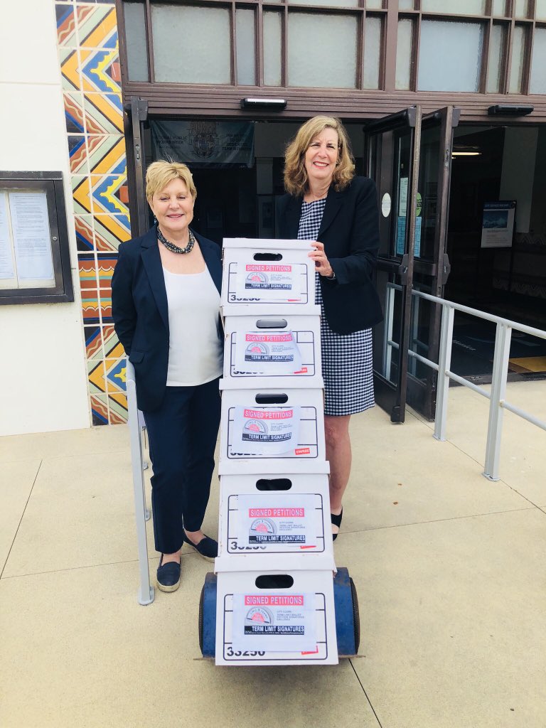 thesantamonica1's tweet photo. Historic number 19,715 signatures for #SantaMonica @SMTermLimits ballot measure @santamonicacity 💥
#Democracy 💪🏼
#PoliticsToday 🎡 https://t.co/TGnmb0QzdT