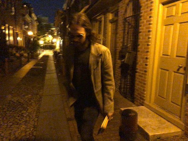 Walking down the oldest street in America. First Philadelphia show of Santa Rosa Fangs tour under our belts and feeling groovY. 📸 by @mattcostamusic 
#elfrethsalley #followtherabbit #santarosafangs