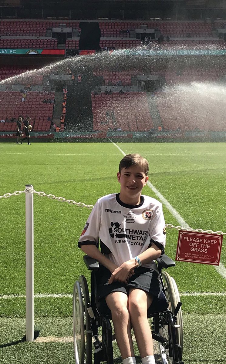 DCatchesidesltd's tweet photo. A day our Freddie will never forget! Not seen the National Anthem belted out like that at Wembley since England Rugby  played in the old stadium  @bromleyfc  @jerrydolke  @fffphysio https://t.co/6yK7vVumTy