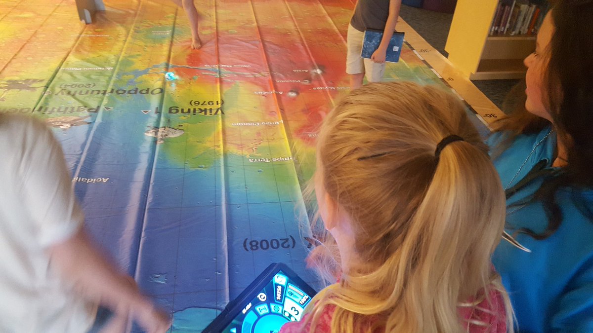 MrDeenik's tweet photo. Exploring the surface of Mars w/ @conradscreators and Spheros https://t.co/jfH8ja6Lwb