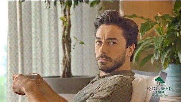 يمممممممه قلبيي دوبي اشوف الاعلان جعلنيييي كوب اخيييييه قلبي  شوفو كيييييف يتدلع الحيوان حبيبي الححلو😭😭♥️ ♥️. 

 #GökhanAlkan