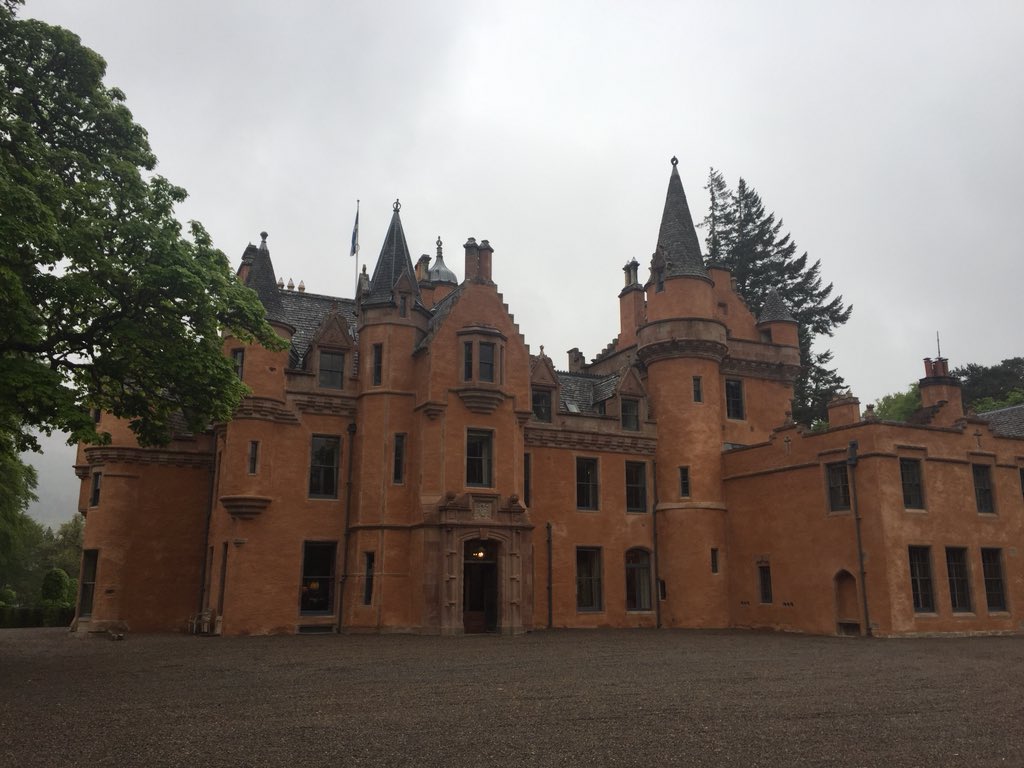 ashleybwx's tweet photo. Aldourie Castle on Loch Ness. @spann https://t.co/qIIo9e8ELf