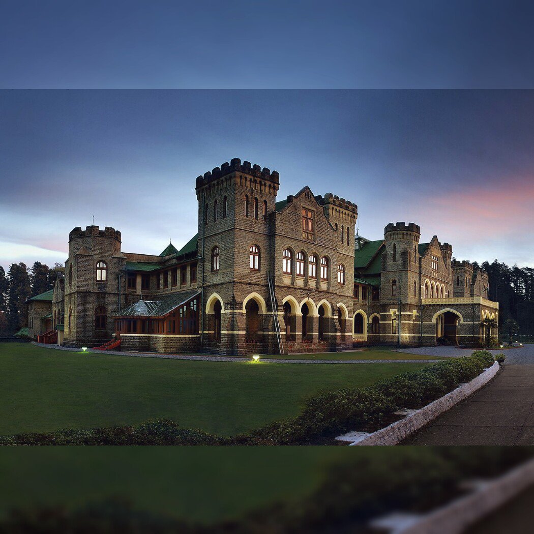 TheReclaMission's tweet photo. Raj Bhawan, Nainital, Uttarakhand
#TheReclamationProject #Architecture #ColonialBuildings https://t.co/Nq2AebuvQU
