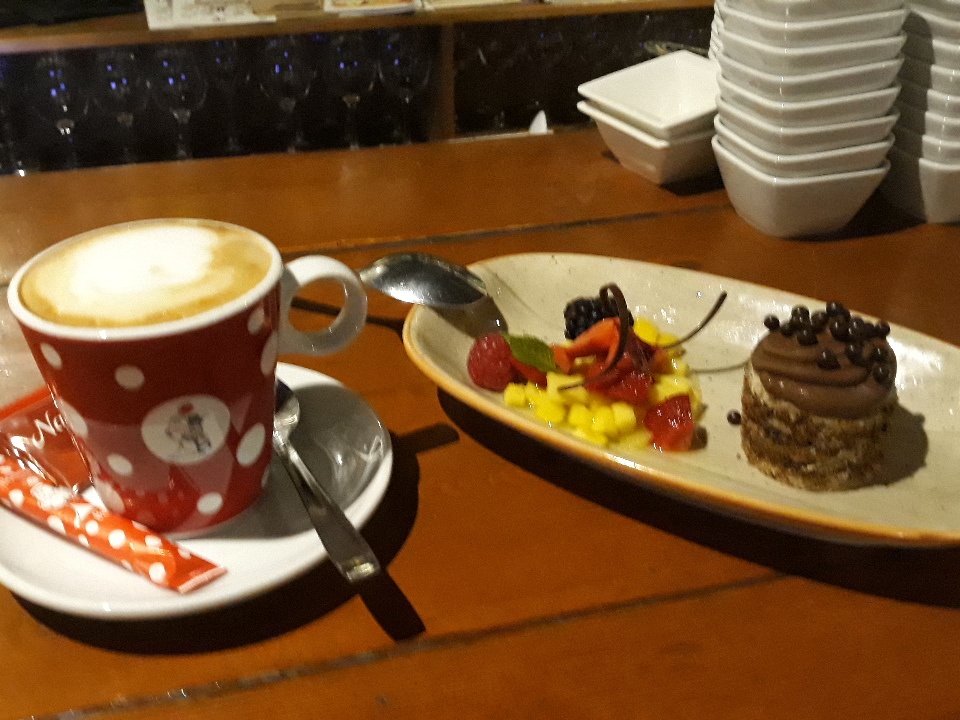 malakahin's tweet photo. Bueno bueno bueno. En el Pimpi por 3 pavazos café con café de #RutaCaféDeOro. Tremendazo. @CafeStaCristina https://t.co/SRHcwgd5vC