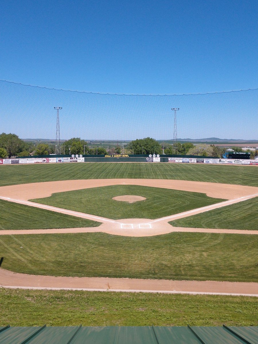 Baseballrulesww's tweet image. Region 4B super regional at beautiful Leahy Bowl in Winner. First pitch between Winner-Colome and Lead Deadwood at 2 pm. St Thomas More and Platte to follow