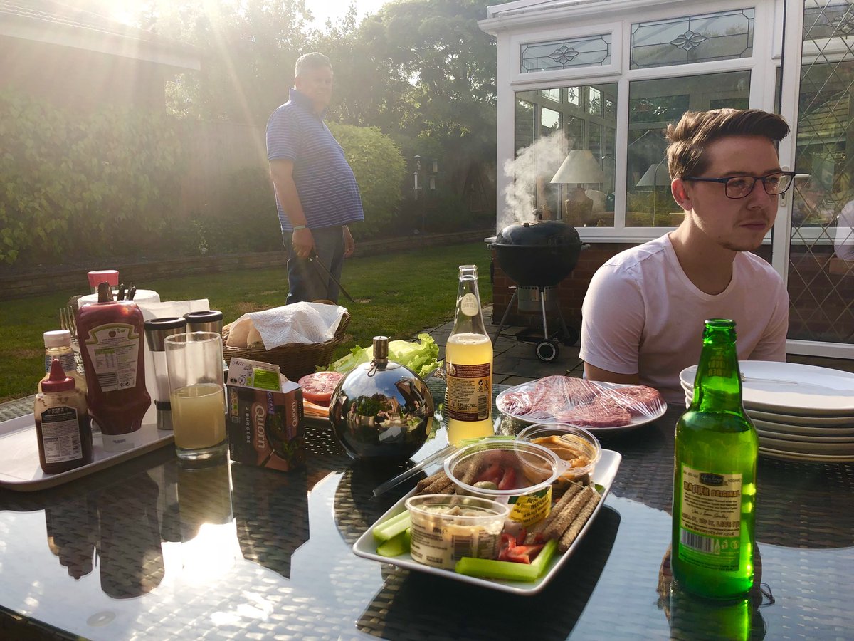 MariaMazraz's tweet photo. Perfect Monday evening BBQ 🍖🍔#goodfood #goodcider #family ❤️ https://t.co/J1Y3FVaXPU