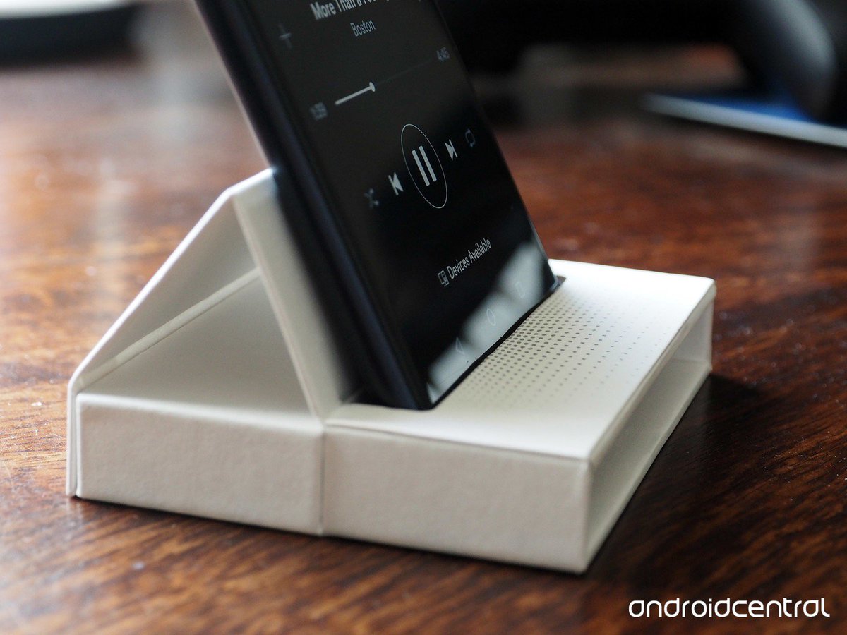 gadtorade's tweet photo. Kok di kita Asus #ZenfoneMaxProM1 tidak dilengkapi dengan bonus cardboard box #MaxBox ini ya, supaya suara speaker jadi lebih lantang. Diluar sana kabarnya ini bagian di dalam asesoris bawaan. Mungki di kita lebih cocok diberi casing silicone? 😁 https://t.co/t8uUWSSGFA