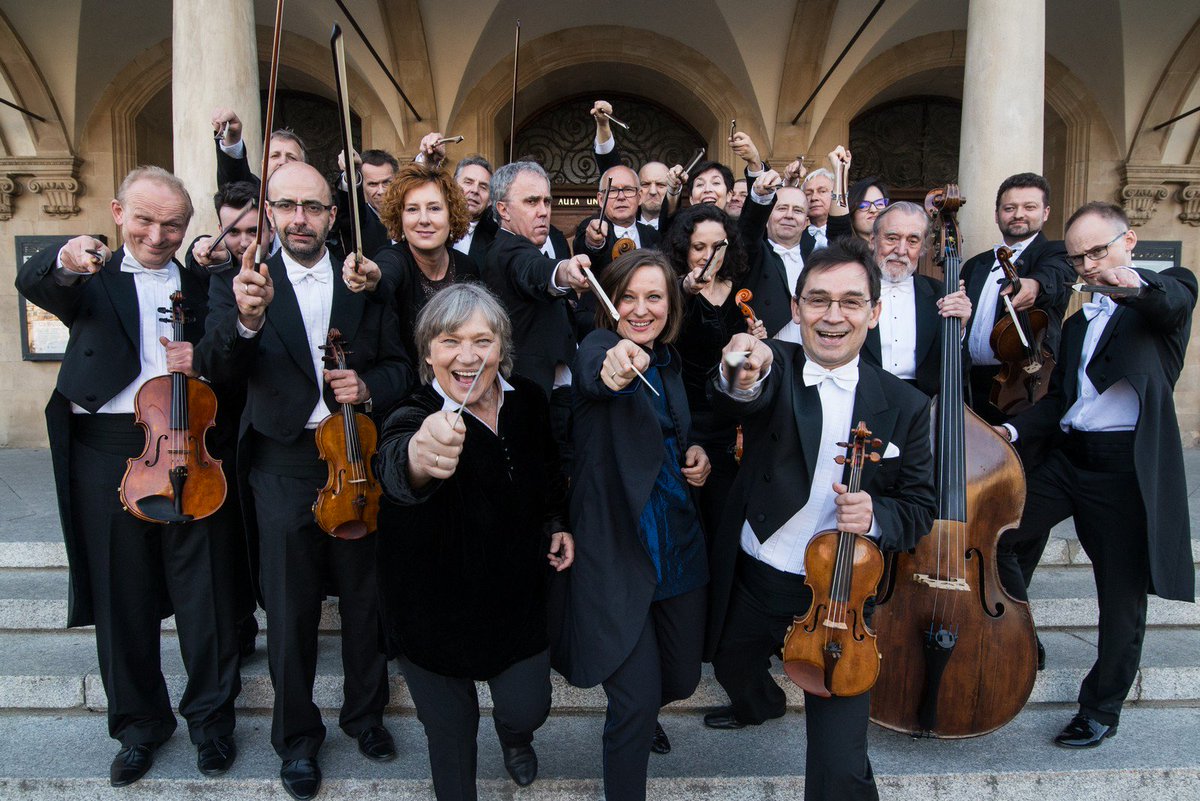 PLenMexico's tweet photo. Le excelsa Orquesta de la Radio Polaca Amadeus, dirigida por la célebre Agnieszka #Duczmal, se presentará, tras un vitoreado concierto en @PalacioOficial, en el @FestivaldeMayo en Guadalajara: Martes 22 de mayo / 20:30h https://t.co/Wf80EGSjT9 @MusicaINBA @musicaunam https://t.co/8Ts9MvGvtZ