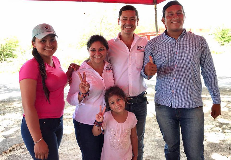 EliseoFdzM's tweet photo. Día 21 #Bonfil
📟#6km Σ=188km
Gracias por la deliciosisima cabeza de res. Pavimentación, alumbrado, red de telefonía celular e internet, médico y medicamentos en el centro de salud y reactivar el campo es lo que necesitamos y en lo que vamos a trabajar.
#EFM2018 https://t.co/hw8BnuSX0B