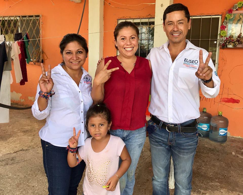 EliseoFdzM's tweet photo. Día 21 #Bonfil
📟#6km Σ=188km
Gracias por la deliciosisima cabeza de res. Pavimentación, alumbrado, red de telefonía celular e internet, médico y medicamentos en el centro de salud y reactivar el campo es lo que necesitamos y en lo que vamos a trabajar.
#EFM2018 https://t.co/hw8BnuSX0B