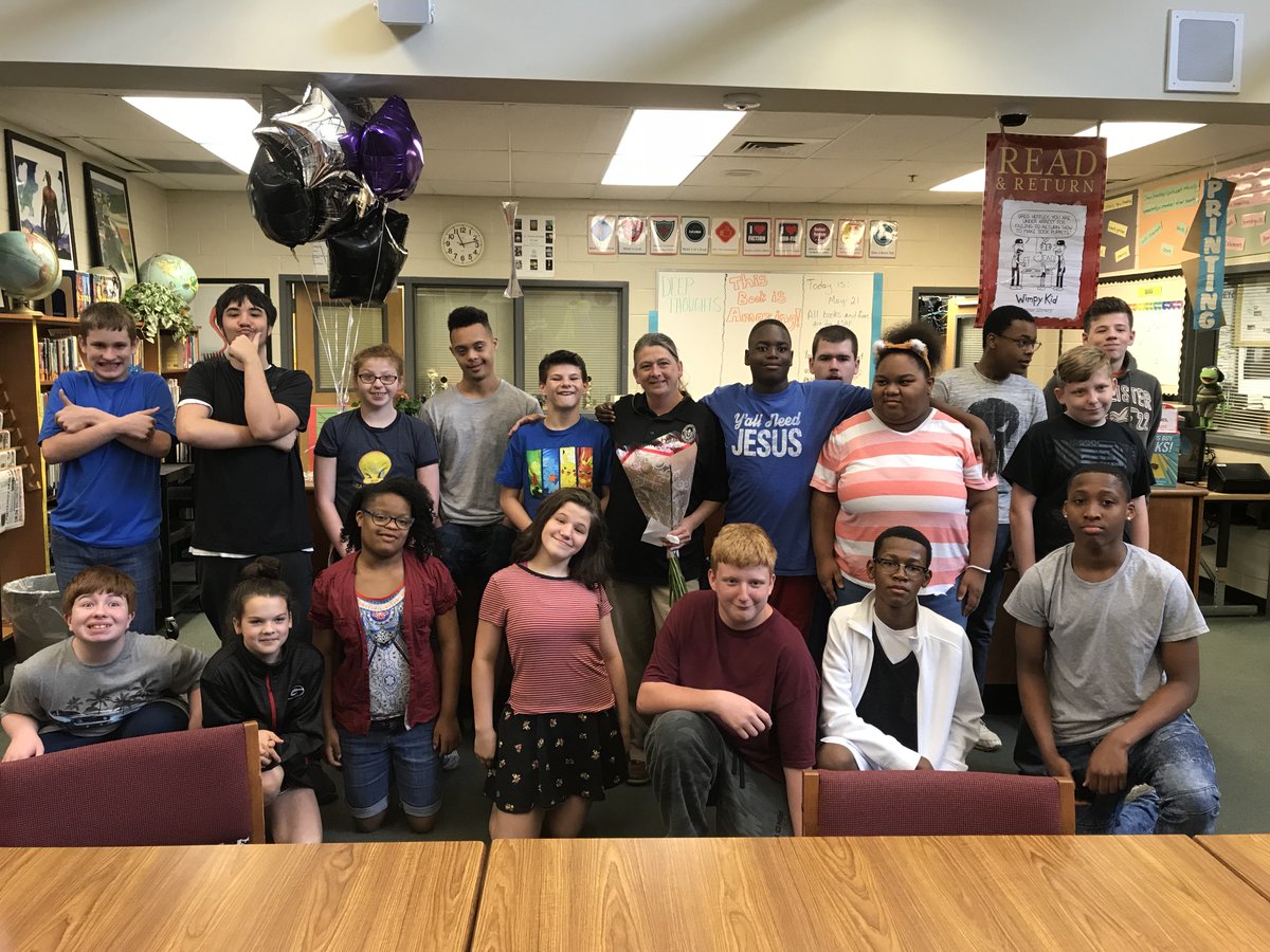 eliz_washington's tweet photo. Congratulations to Ms. Tracy Overby for receiving the Newton County Trailblazer Award! She consistently goes above beyond the call of duty to work so patiently with our students! You are a blessing and an asset to the Newton County School System! @indiancreekmid #ncssbethebest https://t.co/gFtt3ieMdr