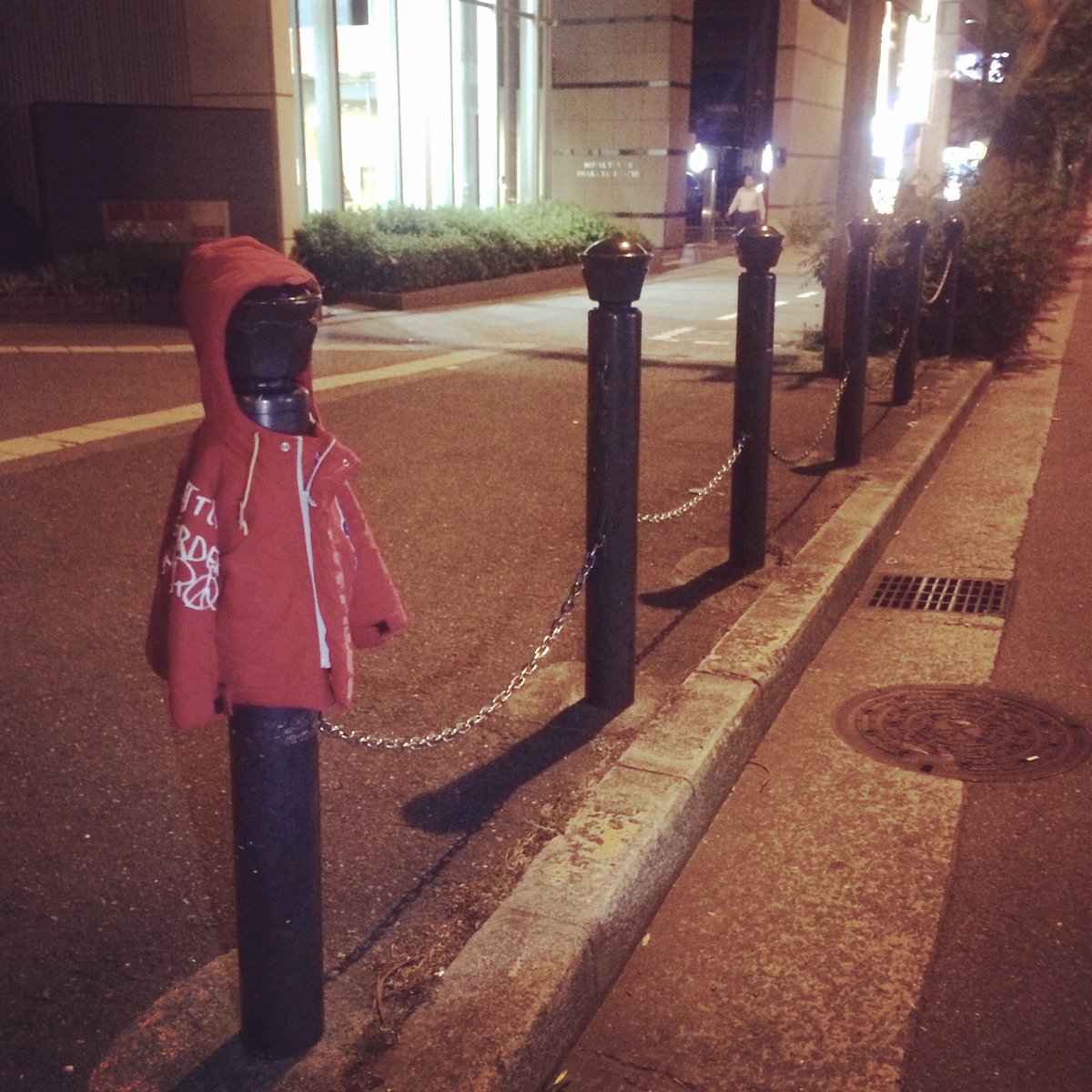 yassam_t's tweet photo. ちょっとドキッとした午前2時の帰り道。
2 am. I was a little surprised on my way home.
#mask
#Foolish
#帰り道
#子供
#飛び出し坊や
#亡霊
#忘れ物
#谷町筋
#午前2時
#Returnhome
#children
#Ghost
#Lostarticle
#Tanimachi
#2am https://t.co/DWSOS2Hl8d
