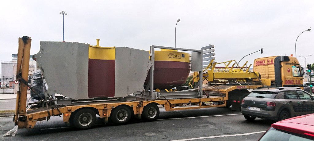 EloyTP's tweet photo. #Coruña - Ahora mismo llega al @PuertoACoruna la boya de #LifeDemoWave que próximamente se instalará en las inmediaciones del Puerto Exterior de Punta Langosteira para obtener energía a partir de las olas https://t.co/G1gEvEXTlO