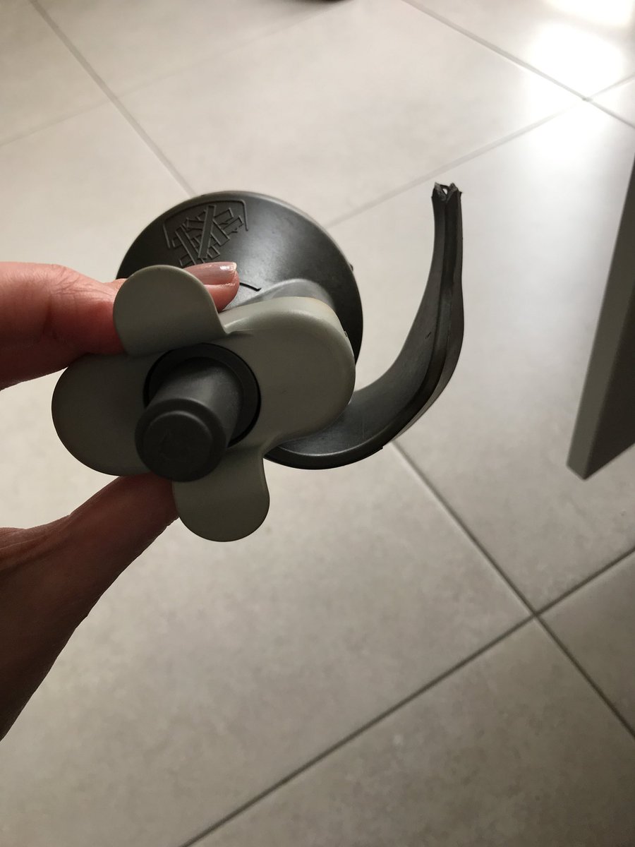 nangus1012's tweet photo. @TefalUK can you help please, this part of my actifry fell and broke the end of the  paddle , can you please advise how to get replacement as I want to make sure it will fit. Item picture and model number attached. Thanks https://t.co/dl9Ryf9Bw6