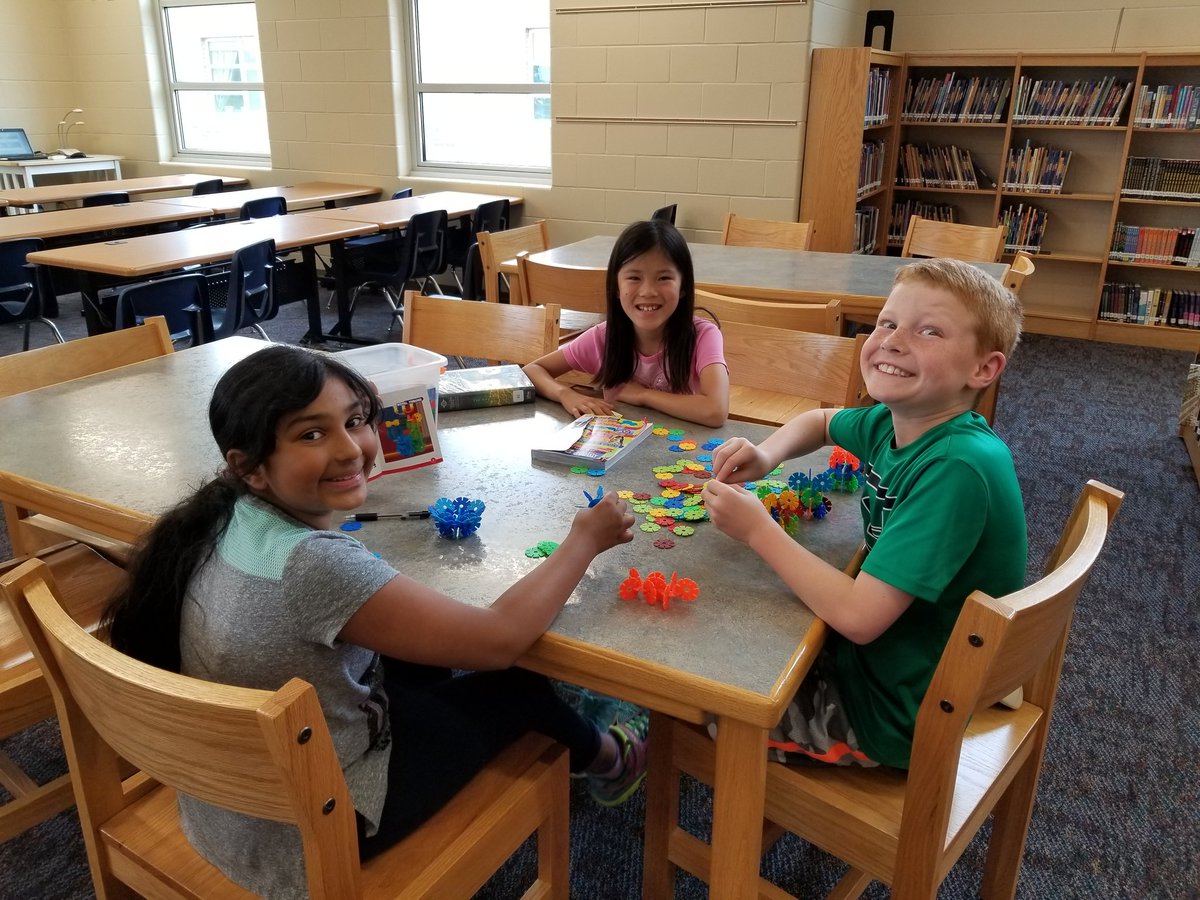 MrsBachtel's tweet photo. 3rd grade STEM stations. @MissSkala3 https://t.co/qxIpDGpipt