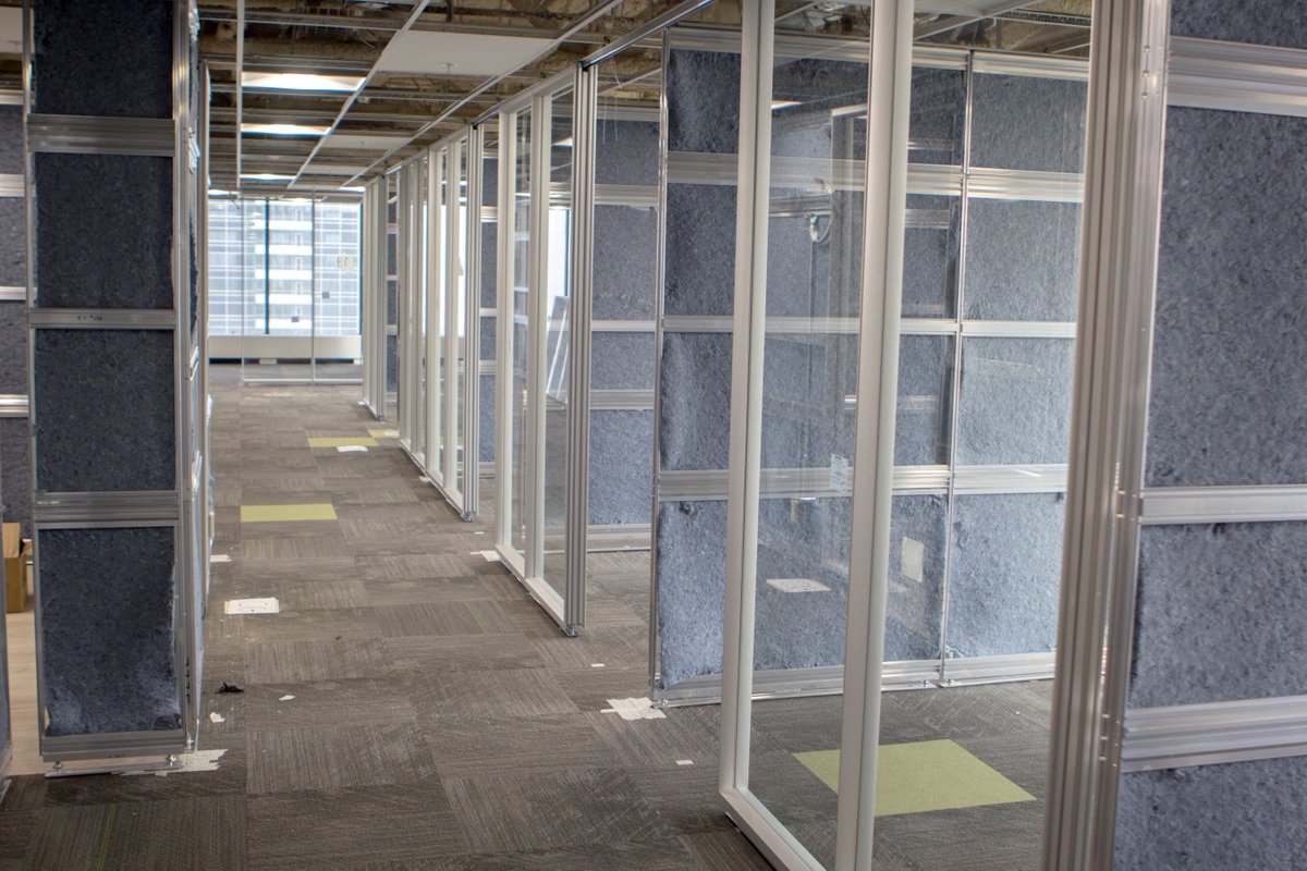 DIRTT's tweet photo. With #DIRTT, your project arrives on-site ready for quick-connect, tilt-up #construction. With no downtime needed for off-gassing, build schedules are shortened so you can open your doors sooner. #BuildBetter https://t.co/Y7rsAGLeat