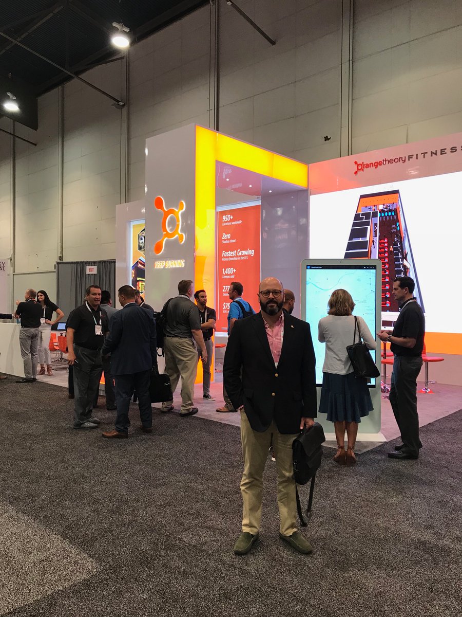 SmithLandUSA's tweet photo. As a champion of #communityhealth, @rickjordan3 was excited to see @orangetheory present at #ICSCRECon! We are proud to witness health & wellness #MakingPlace in the retail landscape. #ICSCRECon2018 #ICSC #SmithLand https://t.co/2fu1aYOFfD