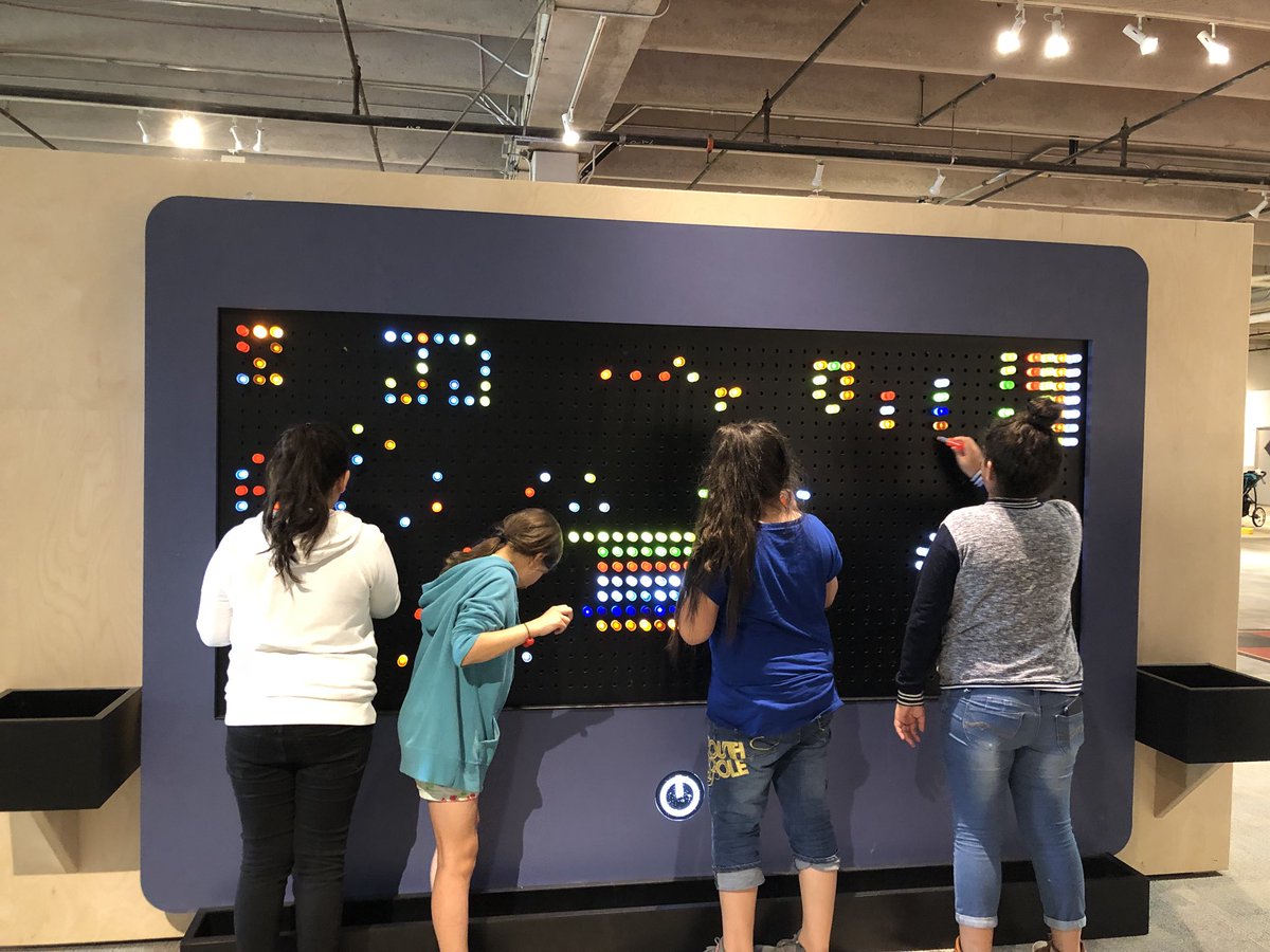 LetsGetARTMessy's tweet photo. When you have to explain what this is to your Ss. 🤷🏻‍♀️🤦🏻‍♀️ #technology #litebright #feelingold #funtimes @LamarElementary @Ms_Martinez2 https://t.co/BDfEpN1FCf