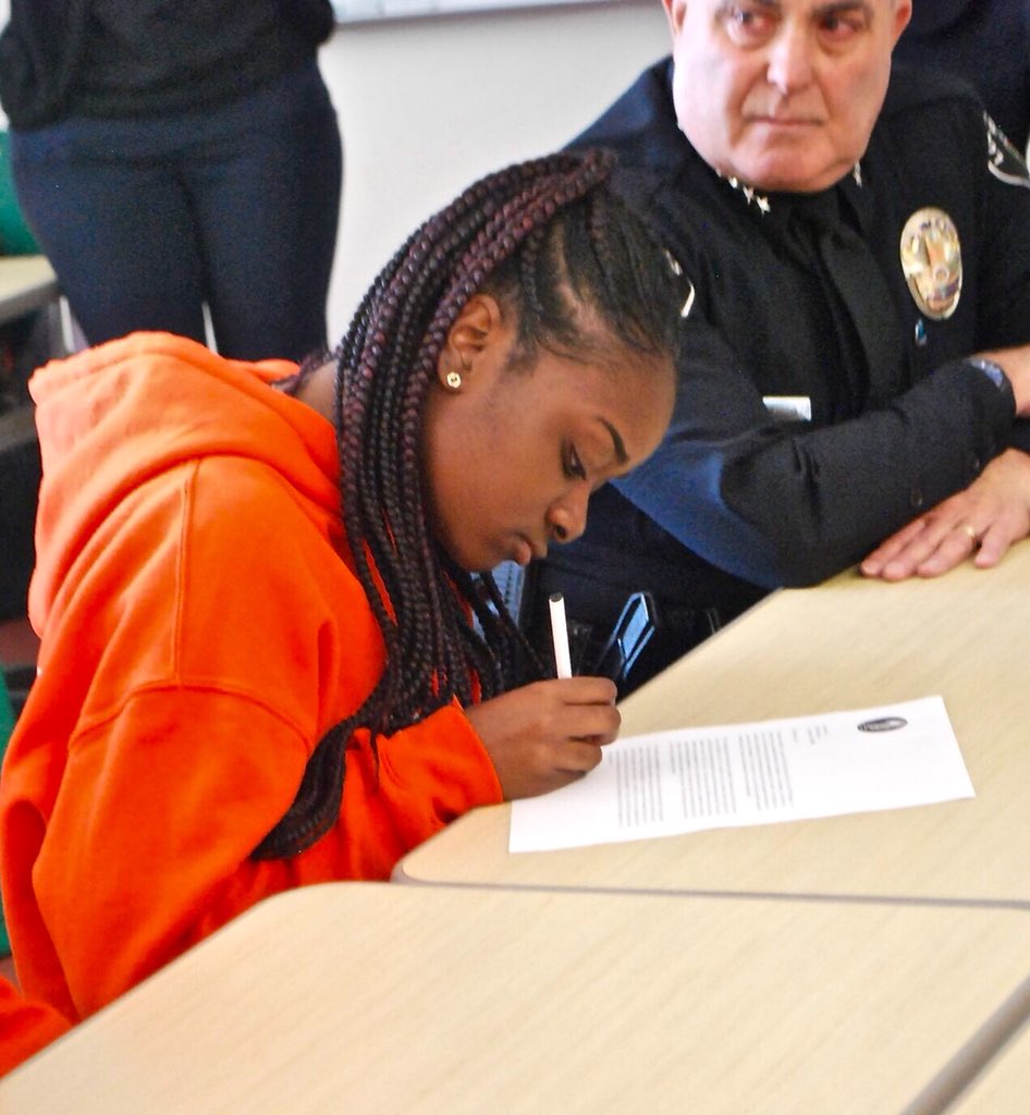 StudentsLeadLA's tweet photo. My name is Imani Davis and I am apart of the Student Leaders of LA group . I am striving for justice and social change worldwide . #SantaFeLivesMatter #MarchForOurLives https://t.co/F0qjgfc6Ow