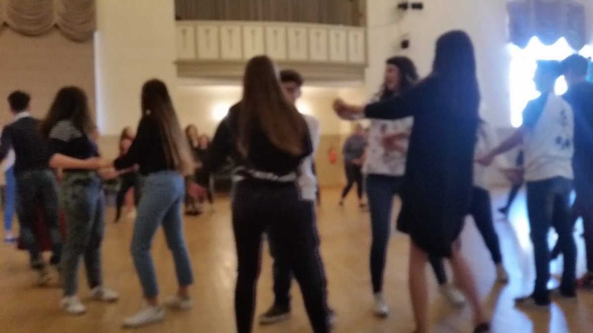Parsla3's tweet image. @ErasmusPlusLV dalībnieki no @vv1gimn  un Itālijas šodien priecājās kopīgos latviešu tautas dančos #tradīcijas #prieks #draudzība
