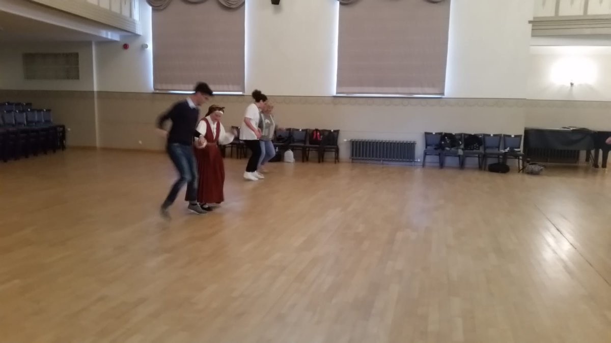 Parsla3's tweet image. @ErasmusPlusLV dalībnieki no @vv1gimn  un Itālijas šodien priecājās kopīgos latviešu tautas dančos #tradīcijas #prieks #draudzība