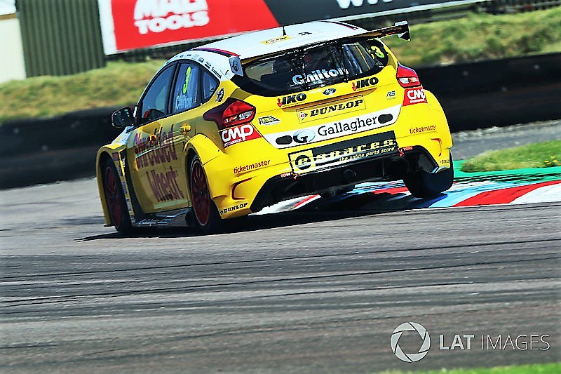 4Mark1's tweet photo. @TomChilton_ #TomChilton #FULLCHAT #Motorbase #PerformanceFordFocusRS @Motorbase @DunlopBTCC @AJGCORPORATE @ShreddedWheatUK @itvmotorsport #DunlopBTCC #GallagherRacing #ShreddedWheat #BTCC #Thruxton #ITVMotorsport https://t.co/WGRbcVXbIx