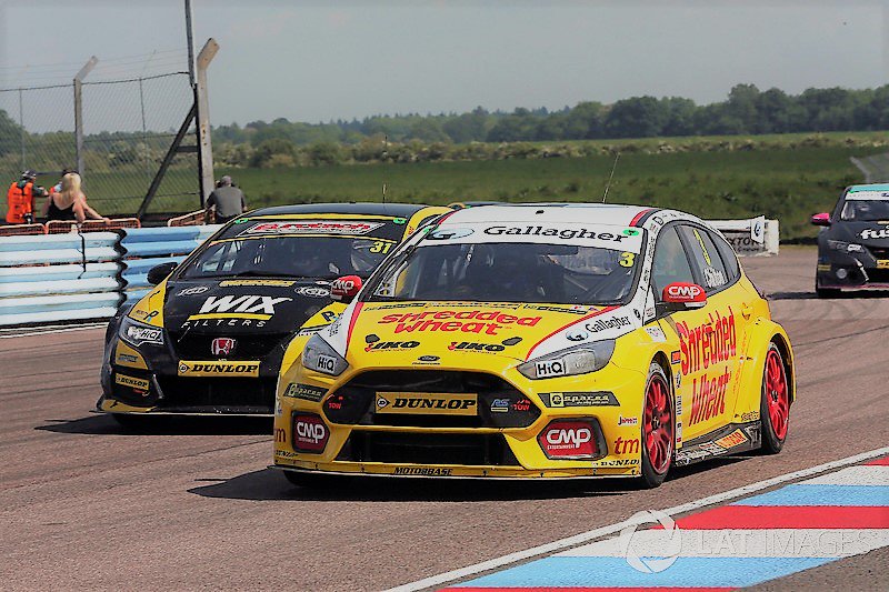 4Mark1's tweet photo. @TomChilton_ #TomChilton #Motorbase #PerformanceFordFocusRS @Motorbase @DunlopBTCC @AJGCORPORATE @ShreddedWheatUK @itvmotorsport #DunlopBTCC #GallagherRacing #ShreddedWheat #BTCC #Thruxton #ITVMotorsport https://t.co/ysBYKDr4GG